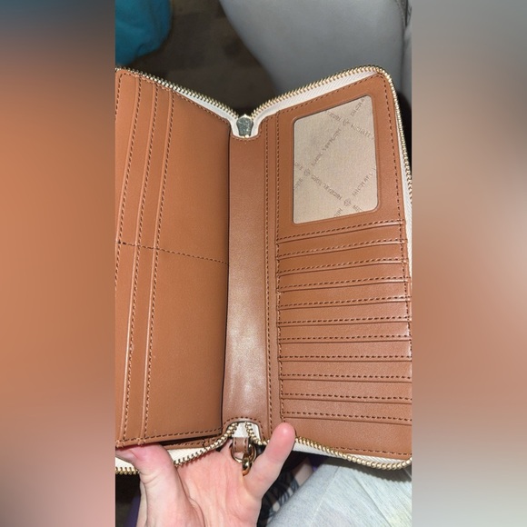 Michael Kors White and Brown Wristlet Wallet
NWOT - Picture 3 of 4